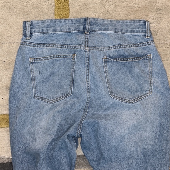 Cute high waisted ripped jeans - Picture 4 of 4